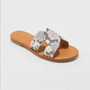 NWT Trendy Snake Skin Sandals